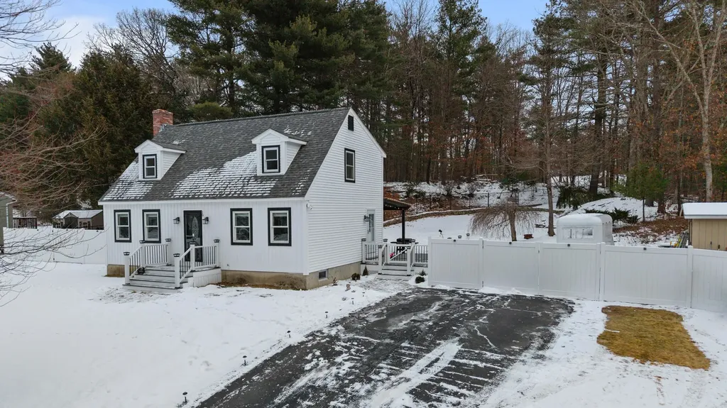 19 Pioneer Drive Nashua NH 03062