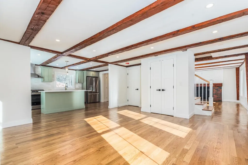 39 Mast Road Lee NH 03861