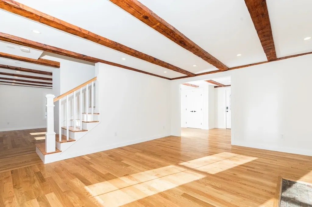 39 Mast Road Lee NH 03861