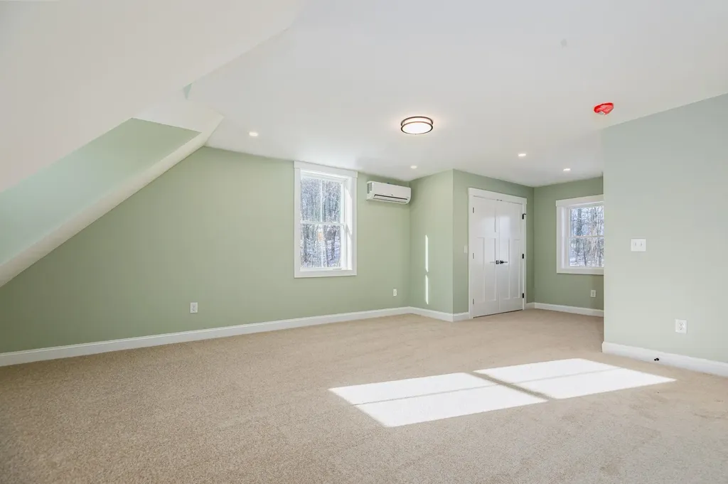 39 Mast Road Lee NH 03861