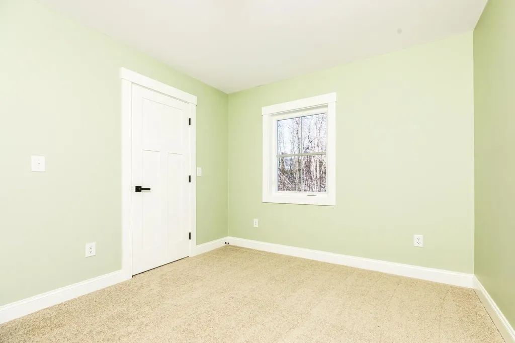 39 Mast Road Lee NH 03861