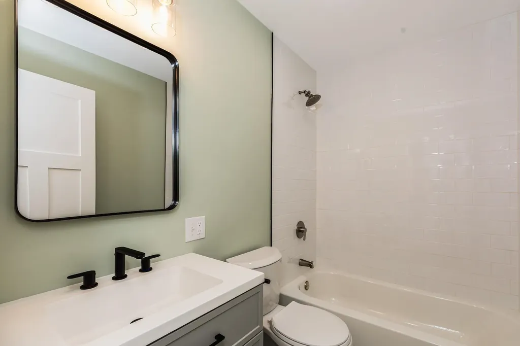 39 Mast Road Lee NH 03861