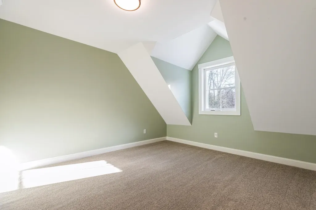 39 Mast Road Lee NH 03861