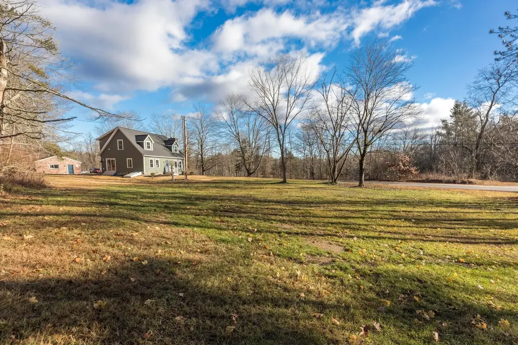 39 Mast Road Lee NH 03861