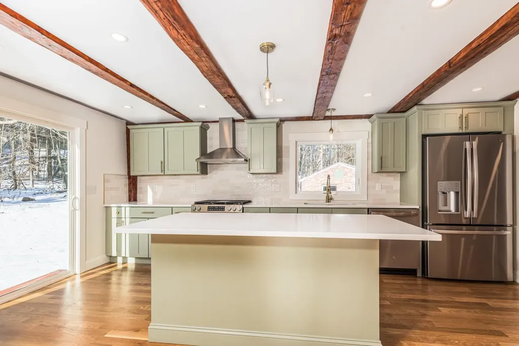 39 Mast Road Lee NH 03861