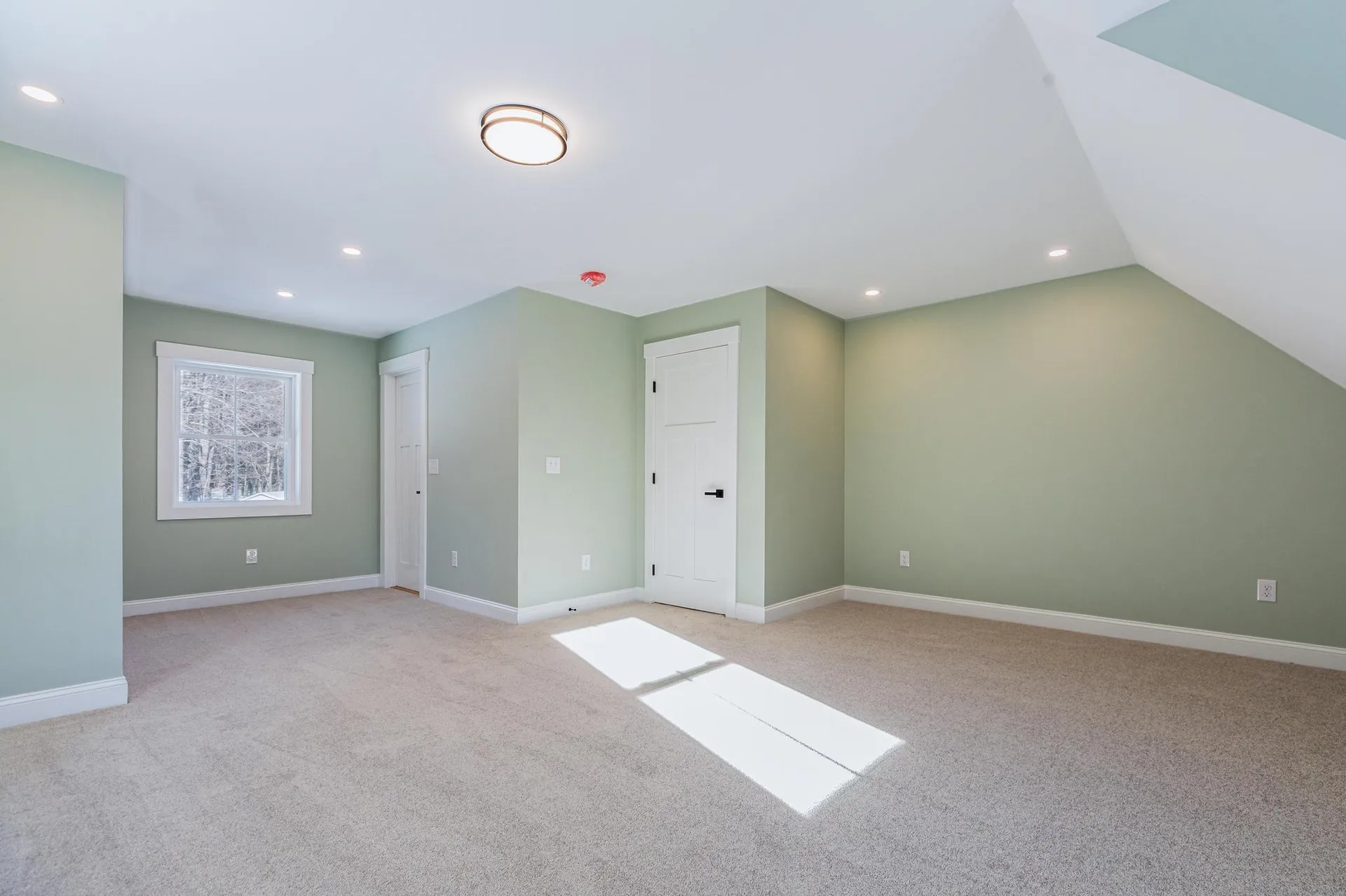 39 Mast Road Lee NH 03861