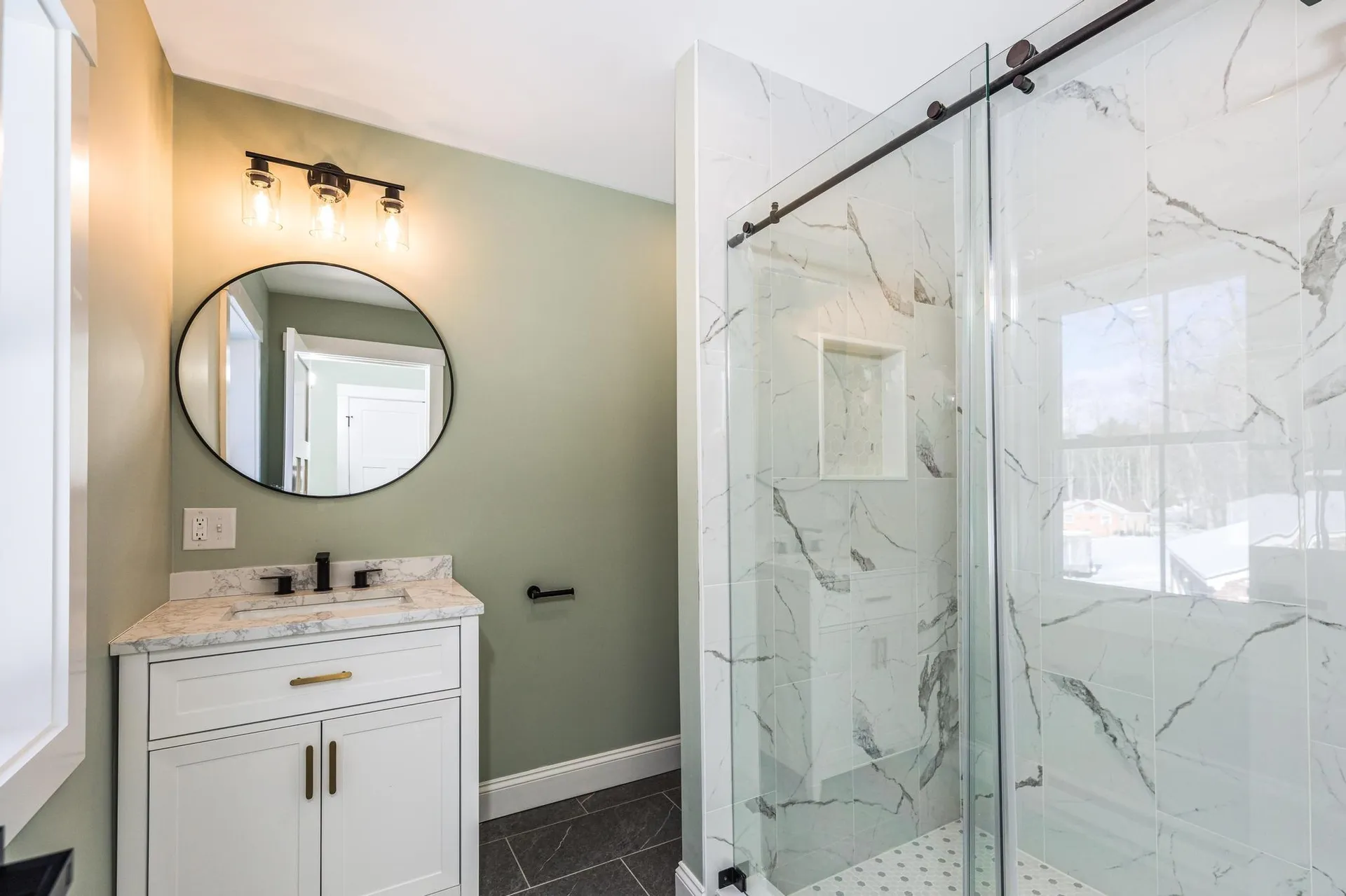 39 Mast Road Lee NH 03861