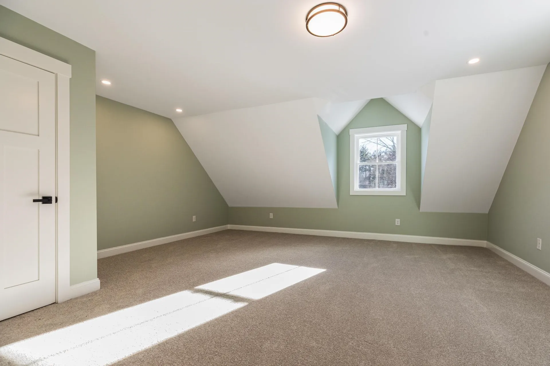 39 Mast Road Lee NH 03861