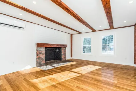 39 Mast Road Lee NH 03861