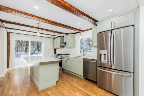 39 Mast Road Lee NH 03861