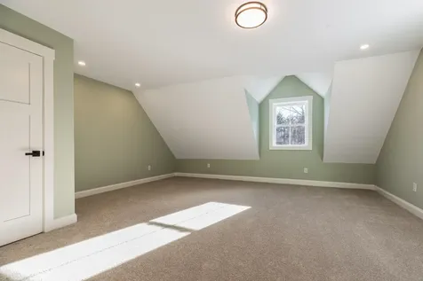 39 Mast Road Lee NH 03861