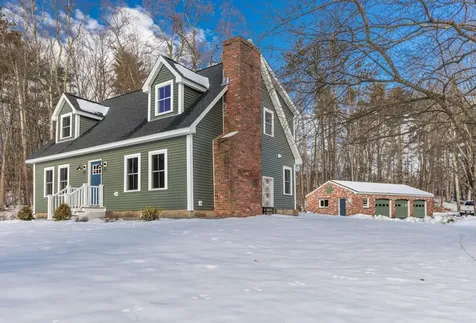 39 Mast Road Lee NH 03861