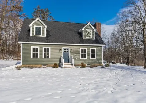 39 Mast Road Lee NH 03861