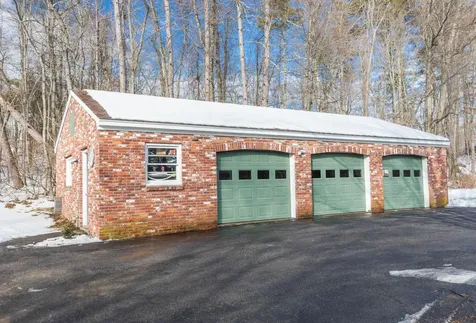 39 Mast Road Lee NH 03861