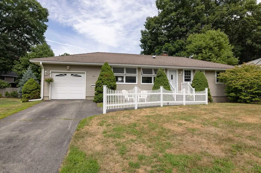 295 Mckinley Road Portsmouth NH 03801