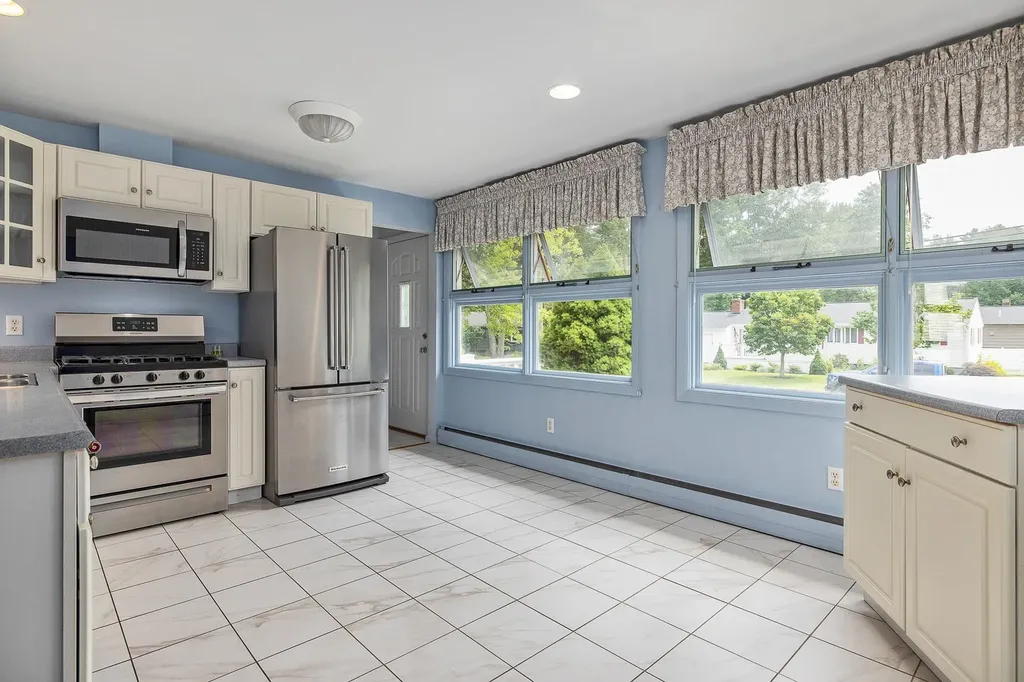 295 Mckinley Road Portsmouth NH 03801