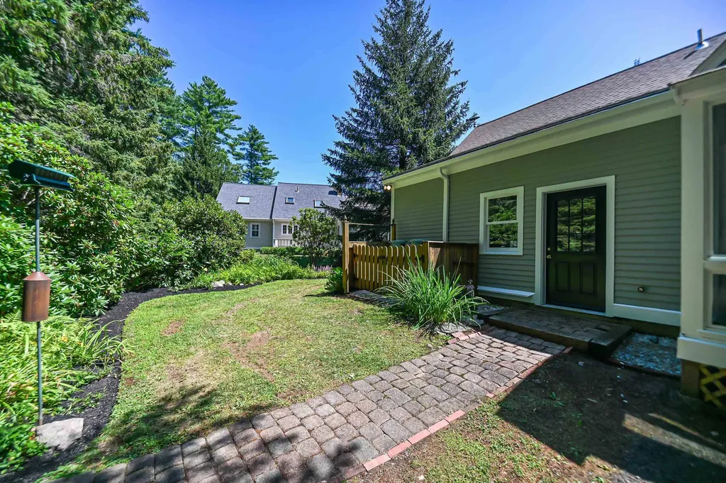 8 Ash Lane York ME 03909