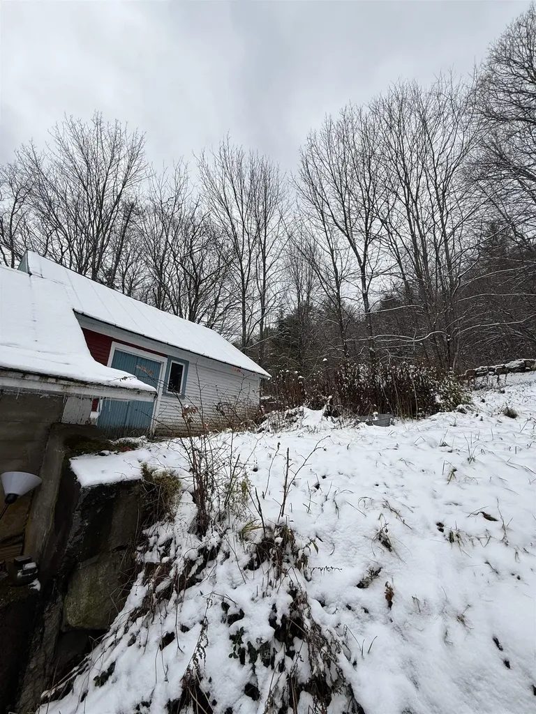 511 Vt Route 25 Topsham VT 05076