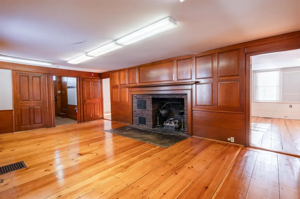 2 Ash Street Hollis NH 03049