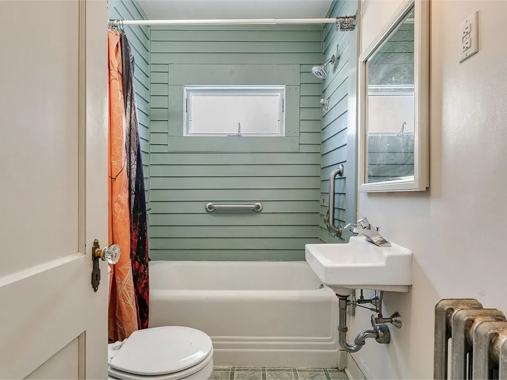 84 Charlotte Street Burlington VT 05401