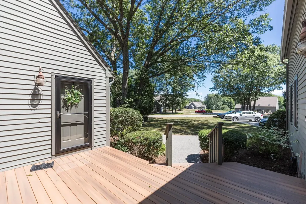 8 Montrose Drive Stratham NH 03885