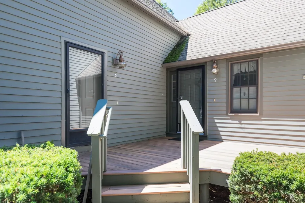 8 Montrose Drive Stratham NH 03885