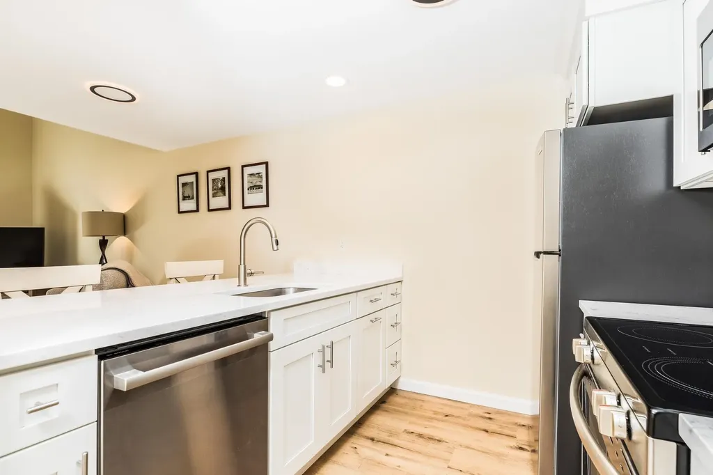 8 Montrose Drive Stratham NH 03885