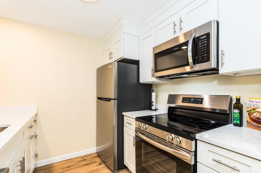 8 Montrose Drive Stratham NH 03885