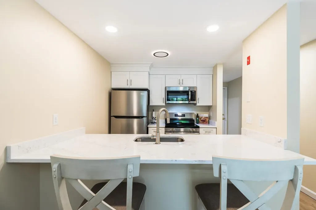 8 Montrose Drive Stratham NH 03885