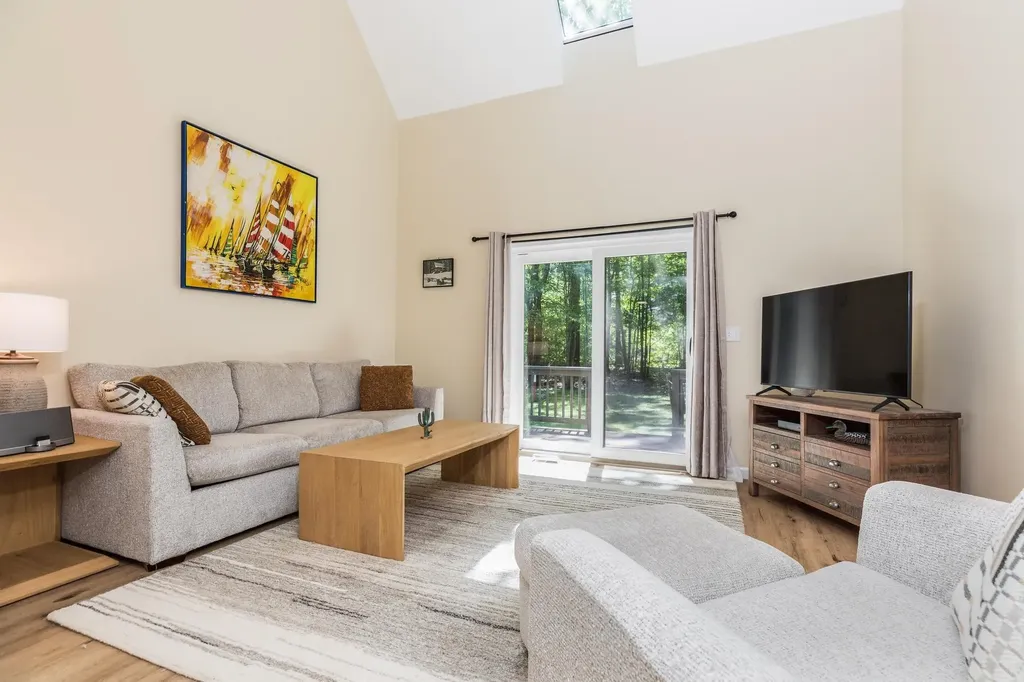 8 Montrose Drive Stratham NH 03885