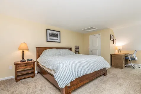 8 Montrose Drive Stratham NH 03885