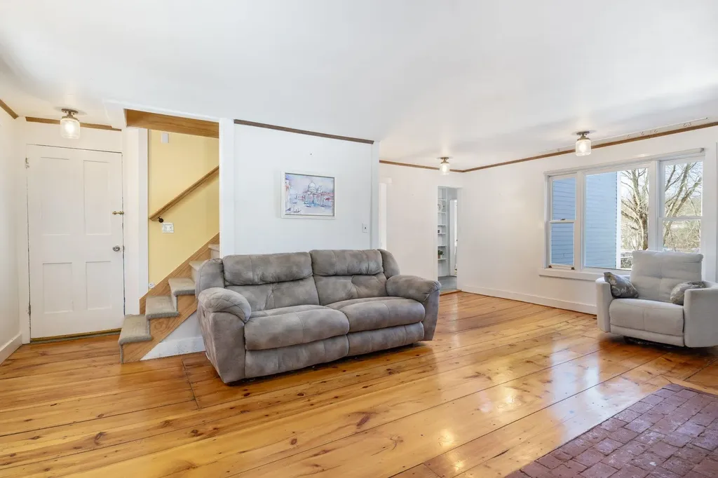 109 Scribner Road Fremont NH 03044