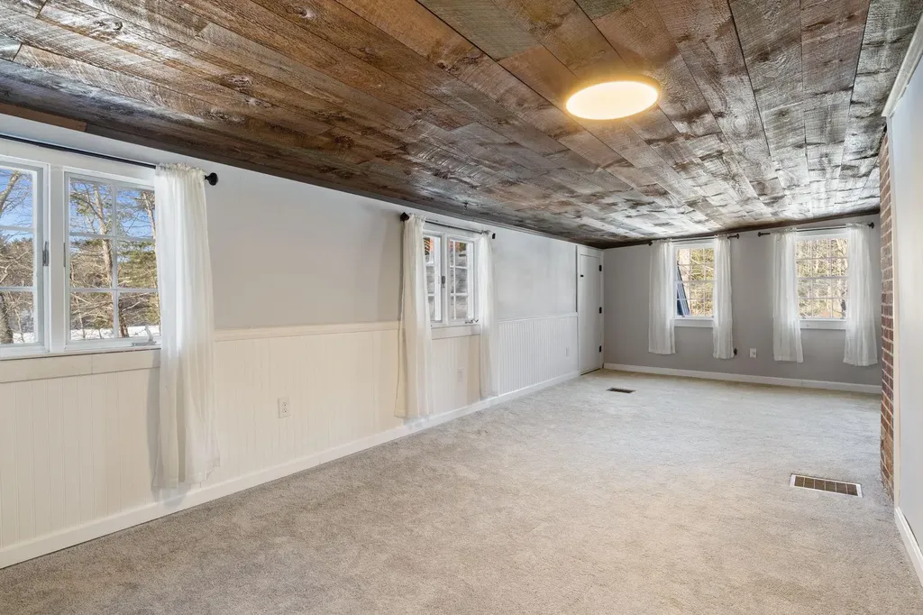 109 Scribner Road Fremont NH 03044