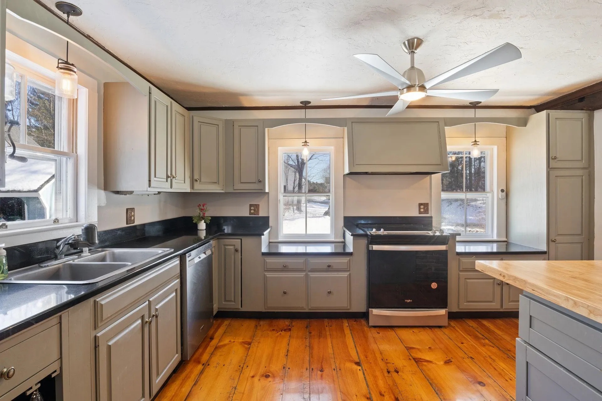 109 Scribner Road Fremont NH 03044