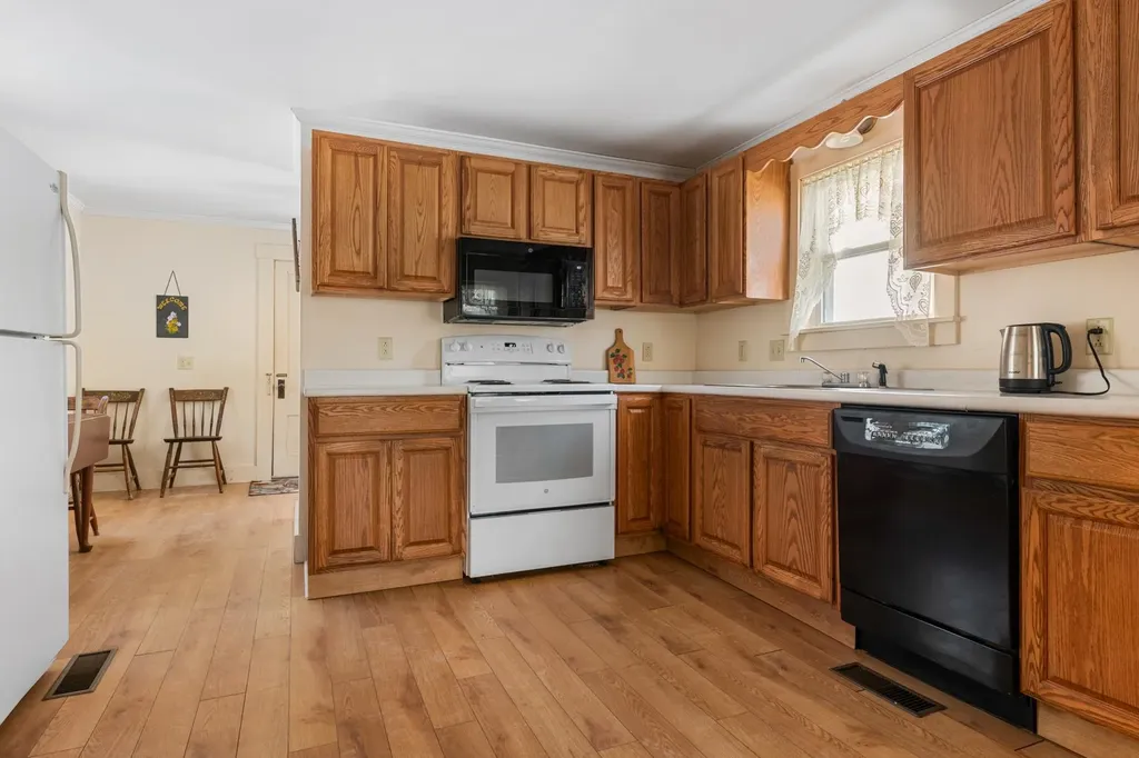 6 Kirtland Street Warner NH 03278