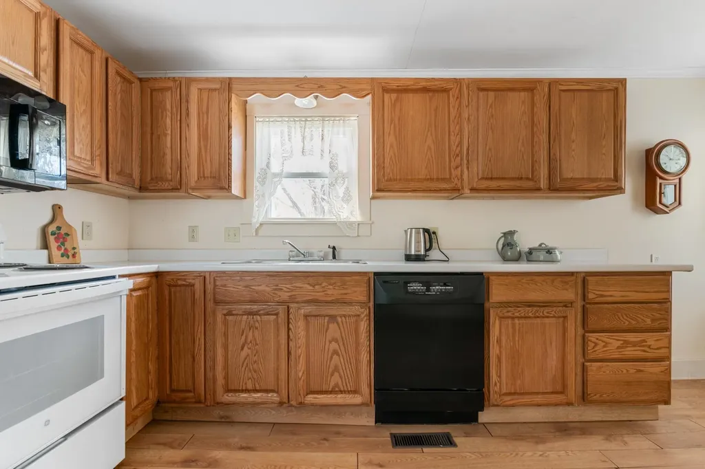 6 Kirtland Street Warner NH 03278