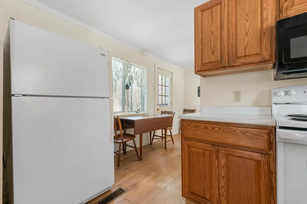 6 Kirtland Street Warner NH 03278