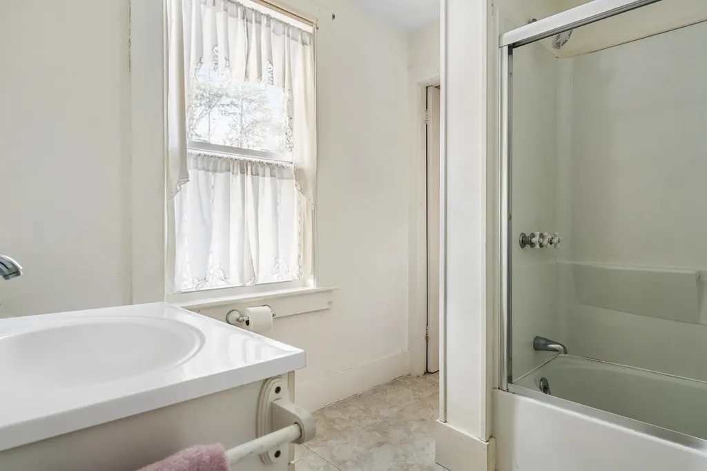 6 Kirtland Street Warner NH 03278