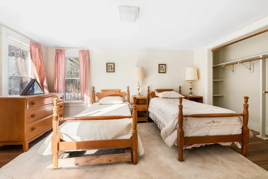 6 Kirtland Street Warner NH 03278