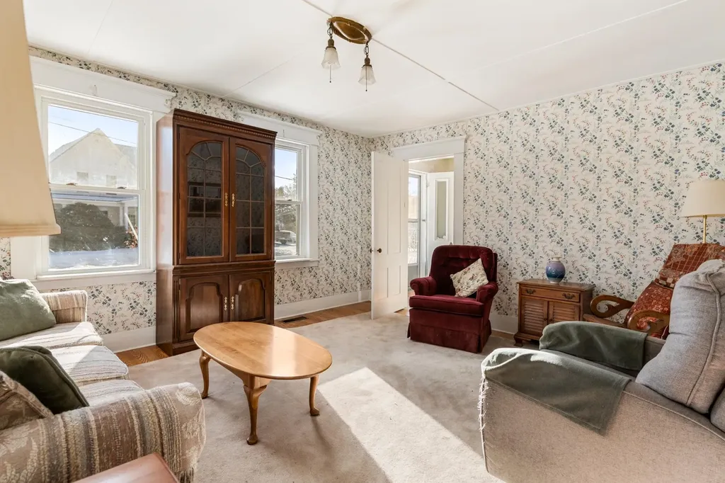 6 Kirtland Street Warner NH 03278