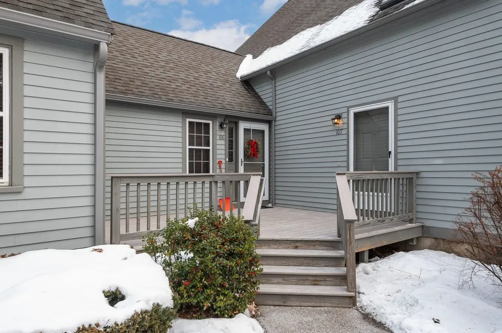 107 Glengarry Drive Stratham NH 03885