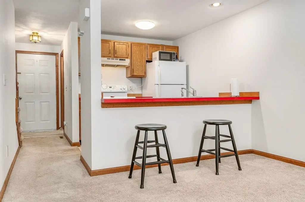 107 Glengarry Drive Stratham NH 03885