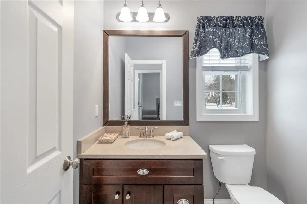 18 Memory Lane Loudon NH 03307