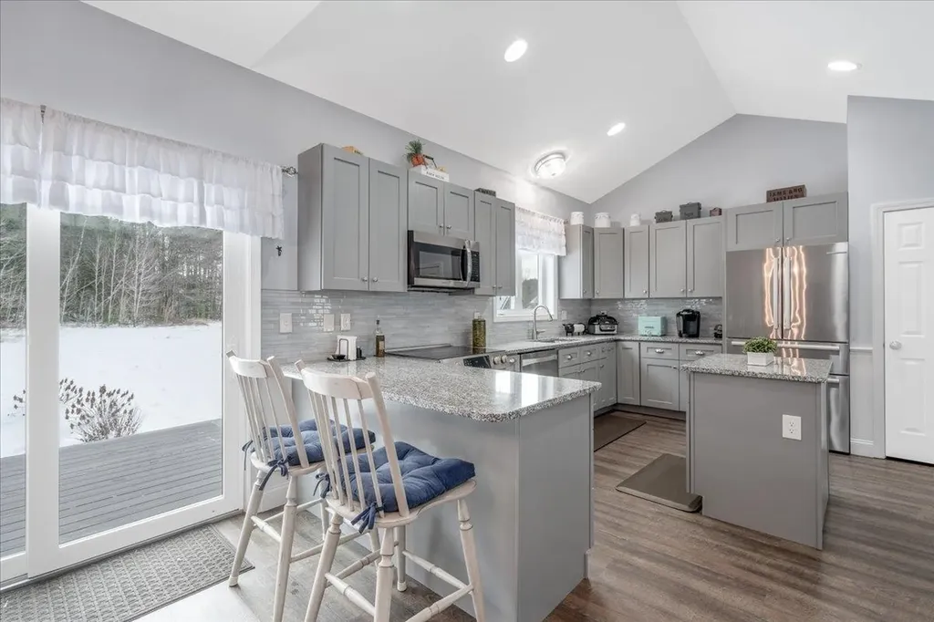 18 Memory Lane Loudon NH 03307