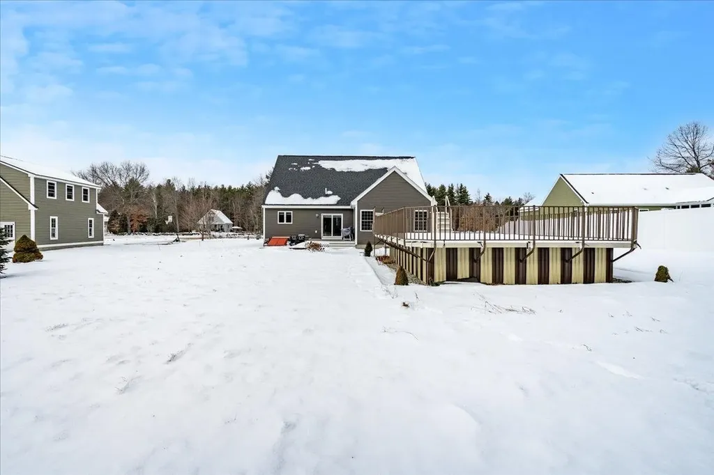 18 Memory Lane Loudon NH 03307