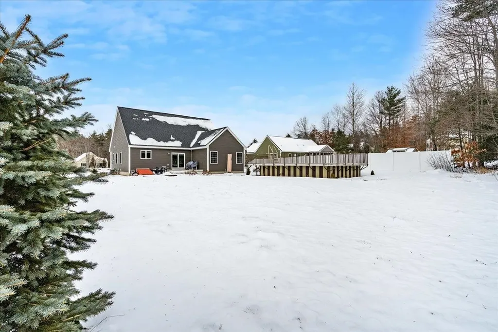 18 Memory Lane Loudon NH 03307