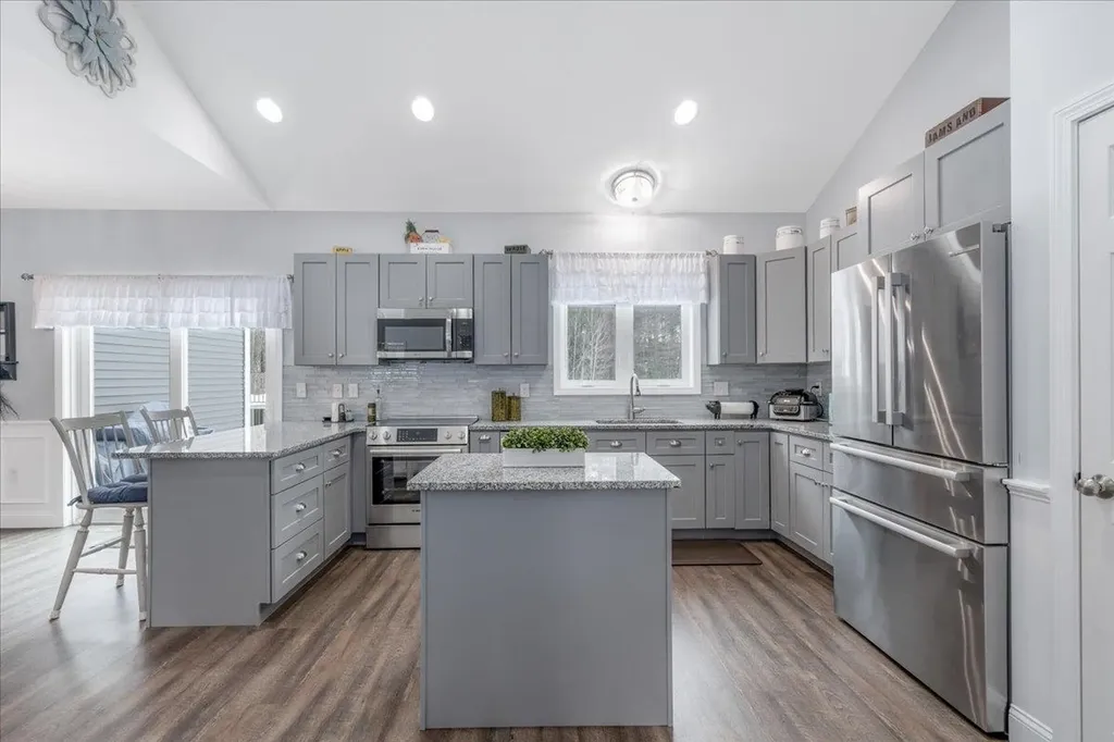 18 Memory Lane Loudon NH 03307