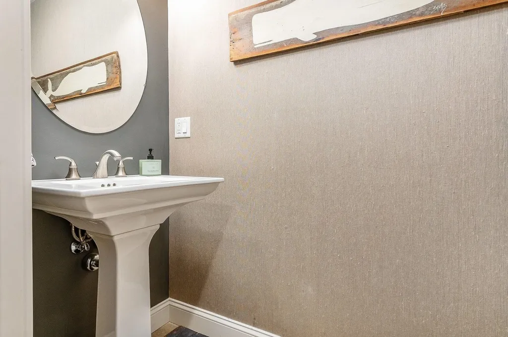 24 Drinkwater Road Exeter NH 03833