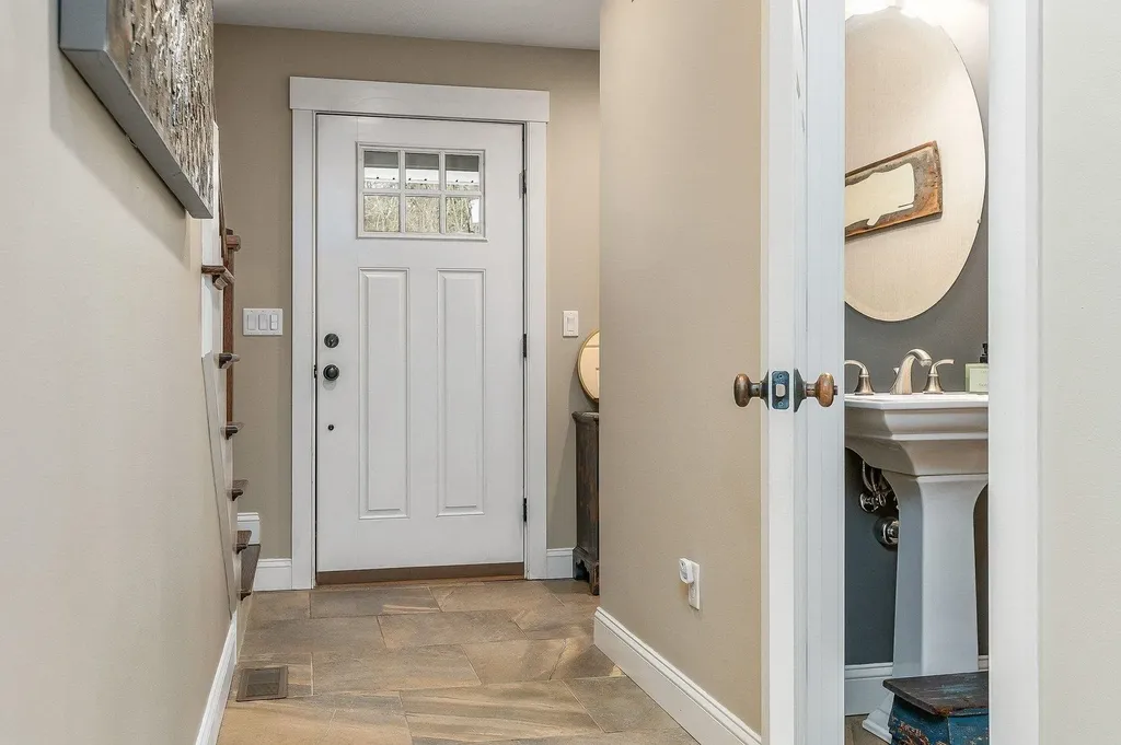 24 Drinkwater Road Exeter NH 03833