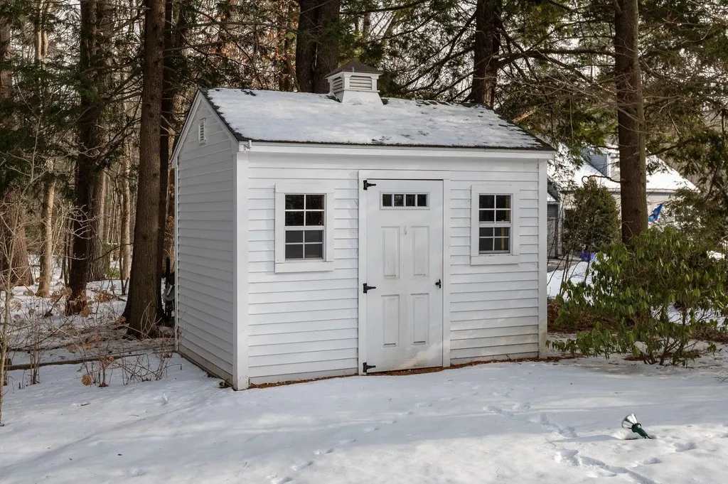 24 Drinkwater Road Exeter NH 03833